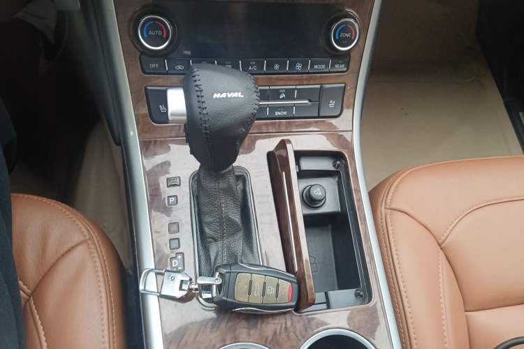 Used Haval H8 2015 2.0T Two-Wheel-Drive Standard Version