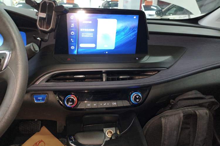 Used Buick Velite 6 2023 Revised Version 430 km Range – Commuter Edition Audio And AC Panel