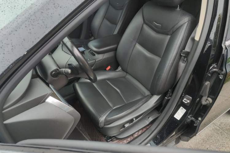 Used Cadillac XT5 2018 25T Luxury Model Left Front Seat