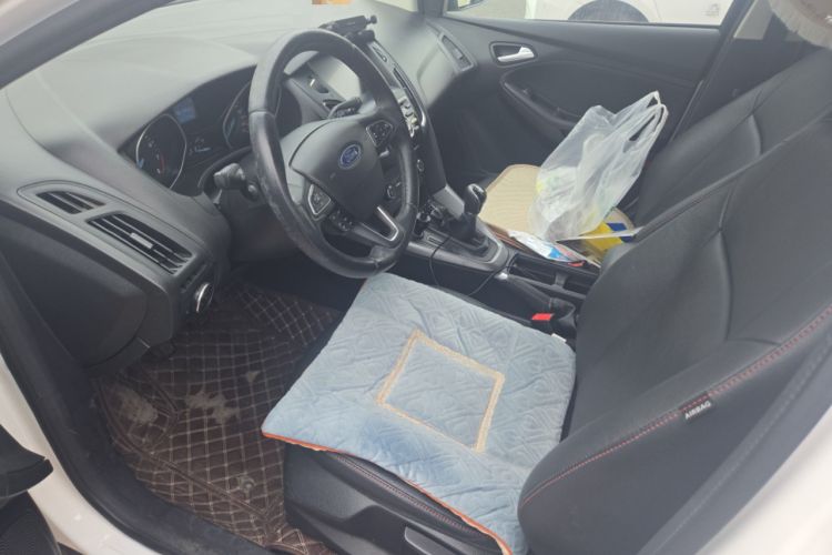 Used Ford Focus 2015 Hatchback 1.6L Manual Comfort Edition
