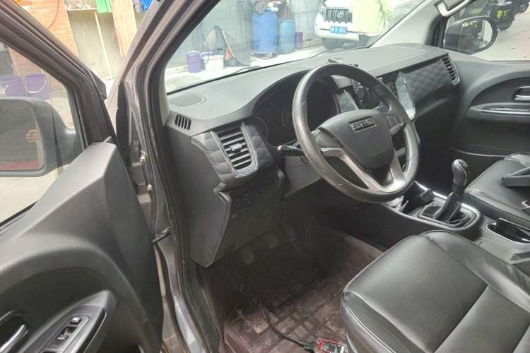 Used Jinbei Gold Hiace 2021 1.5L Passenger Van Travel Lion 6-Seater