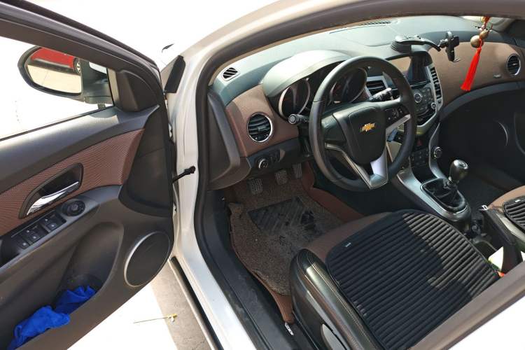 Used Chevrolet Cruze 2013 Hatchback 1.6L Manual Luxury Model Driver Seat