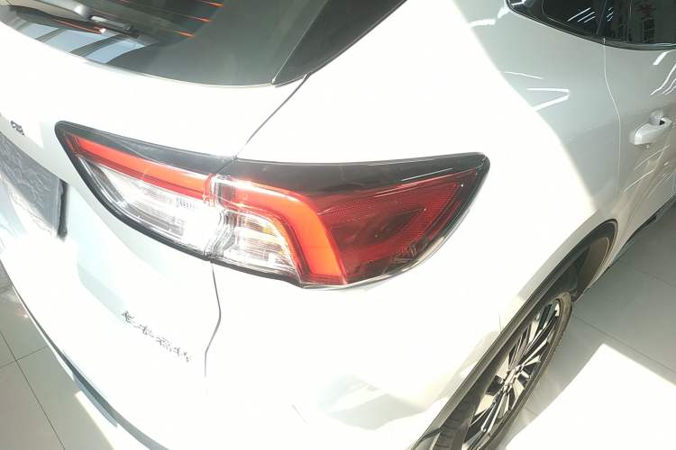 Used Ford Escape 2024 EcoBoost 245 Two-Wheel-Drive Titanium Edition Right Rear Taillight