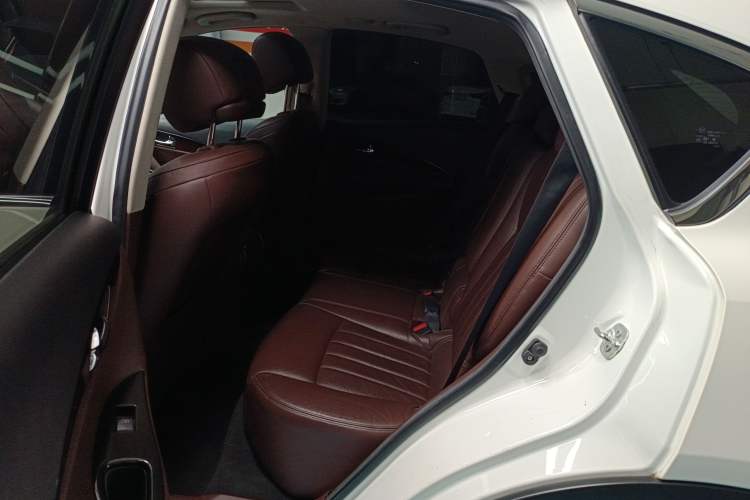 Used Infiniti QX50 2013 2.5L Two-Wheel-Drive Elegant Edition
