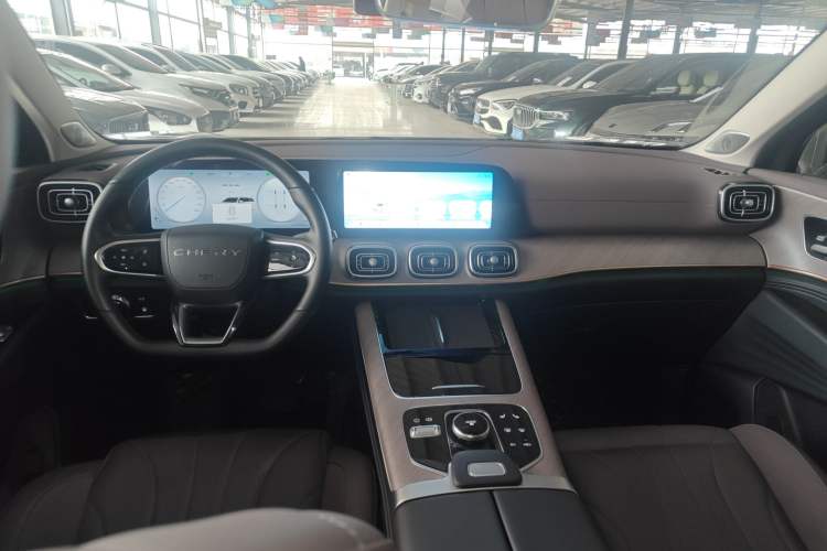 Used Chery Tiggo 9 C-DM 2025 1.5T 106KM Ultra-Comfort Edition 5 Seats Lithium-NMC Center Console