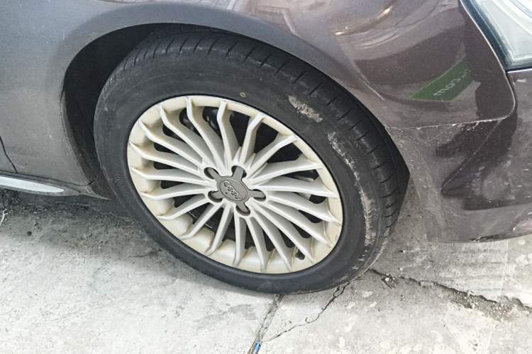 Used Audi A4L 2016 35 TFSI Collector's Edition Automatic Standard Model Right Front Wheel Hub