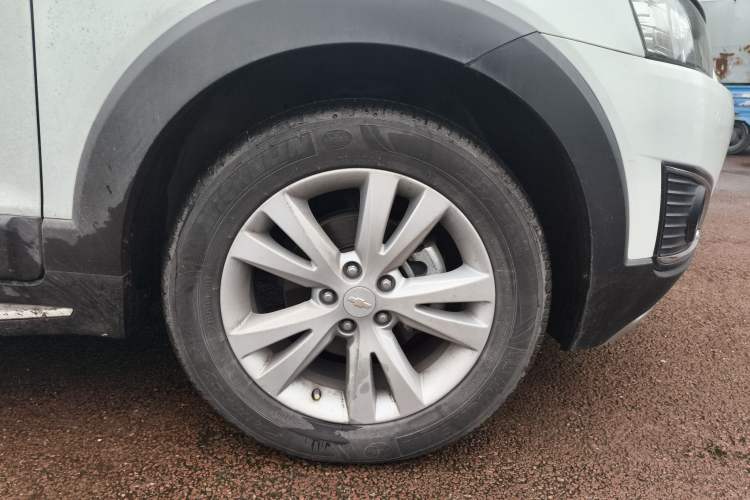 Used Chevrolet Captiva 2015 2.4L 4x4 Flagship Edition 7-Seater