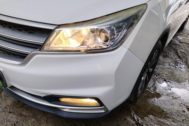 Used Baojun 730 2019 1.5L Manual Fashion Model 7-seater China VI