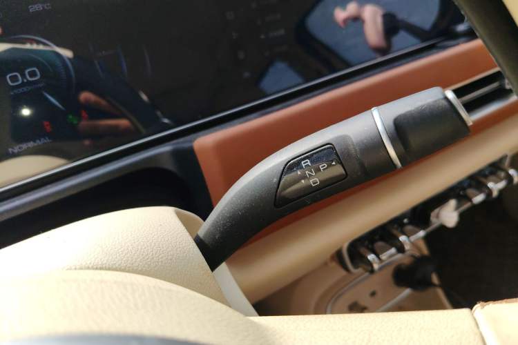 Used ORA Good Cat 2023 401 km Standard Range Premium Trim Ternary Lithium Gear Lever