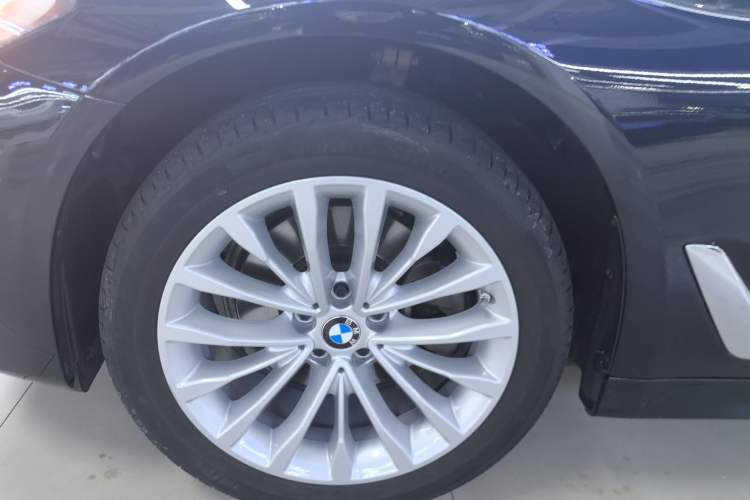 Used BMW 5 Series 2022 Second Facelift 525Li Luxury Package
