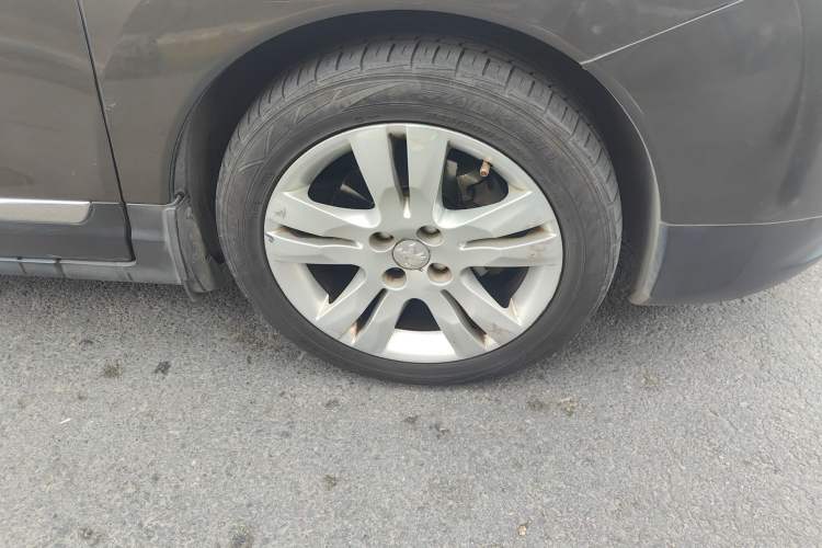 Used Peugeot 3008 2013 1.6THP Automatic Prestige Edition Right Front Wheel Hub