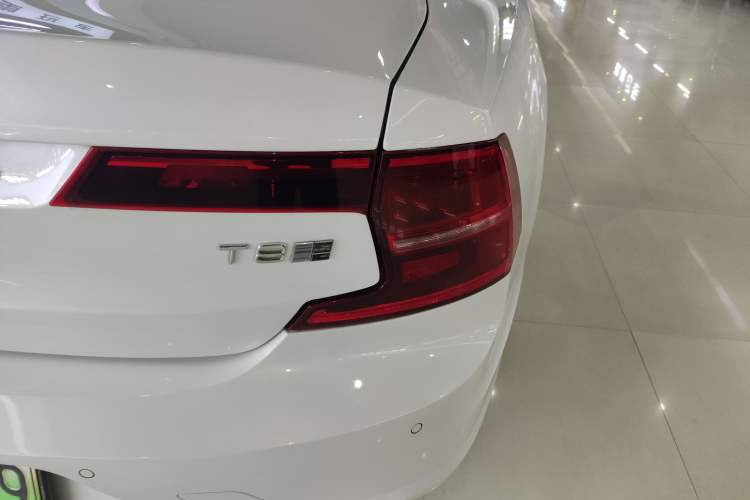 Used Volvo S90 New Energy 2020 T8 e-Drive Hybrid – Zhiyi Luxury Edition Right Rear Taillight