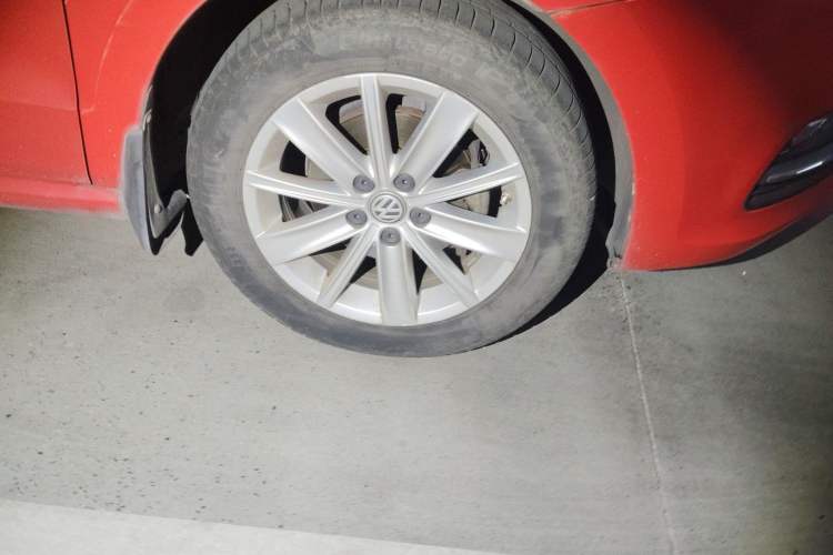 Used Volkswagen Polo 2014 1.6L Automatic Comfort Edition Right Front Wheel Hub