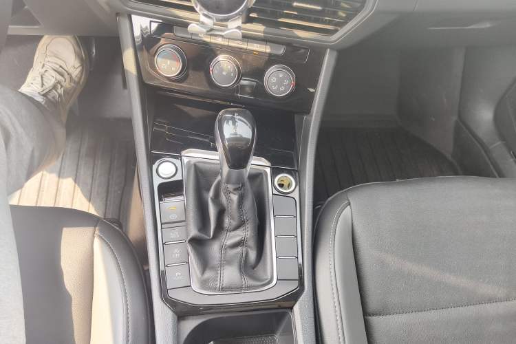 Used Volkswagen Sagitar 2021 280TSI DSG Excellence Edition Gear Lever