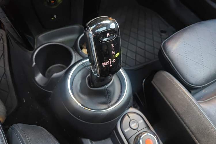 Used MINI 2020 1.5T COOPER Artist Five-Door Edition Gear Lever