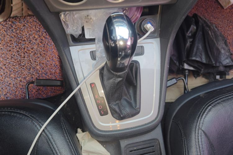 Used Volkswagen Gran Lavida 2013 1.6L Automatic Fashion Model Gear Lever