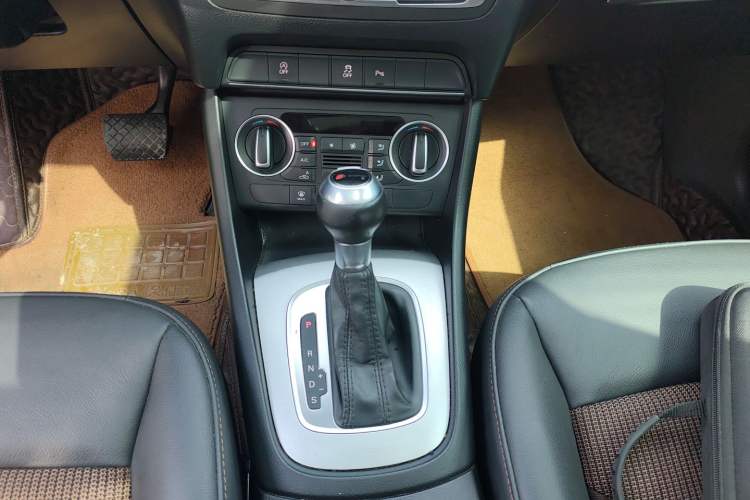 Used Audi Q3 2017 35 TFSI Fashion Model Gear Lever