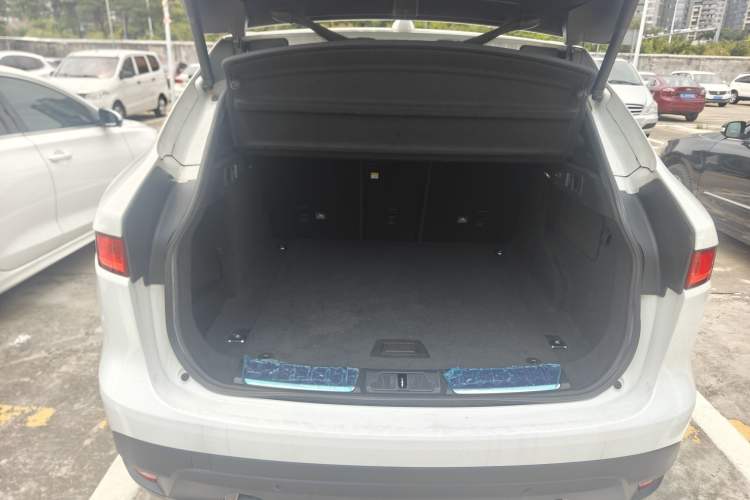Used Jaguar F-PACE 2019 2.0T Four-Wheel Drive Urban Luxury Edition Trunk