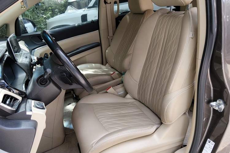 Used Buick GL8 2023 Facelifted Land Cruiser Executive Luxury Version