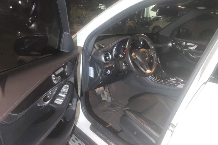 Used Mercedes-Benz GLC 2017 GLC 260 4MATIC Dynamic Edition Driver Seat