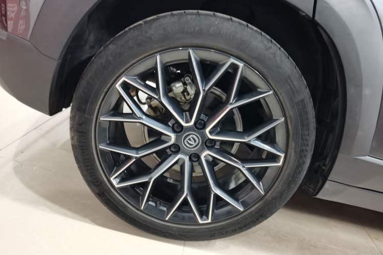 Used CHANGAN UNI-T 2022 1.5T Flagship Edition Right Rear Wheel Hub
