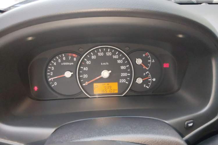 Used Kia Carens 2011 2.0L 7-Seater Automatic Standard Edition
