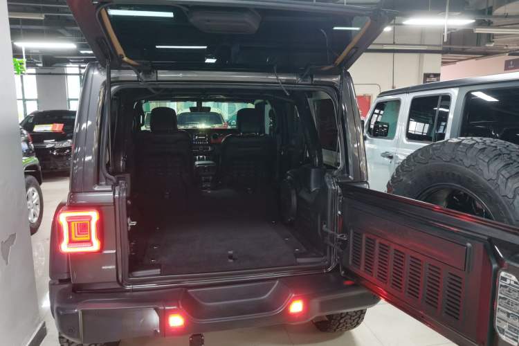 Used Jeep Wrangler 2019 2.0T Automatic Four-Door Electric Convertible Rubicon Plus Edition