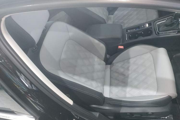 Used Volkswagen Magotan 2025 Revised Version Zhongxiang Edition 280TSI DSG Luxury Trim