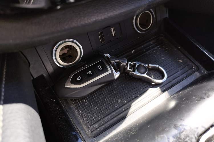 Used Zotye SR7 2016 1.5T CVT Cube Heart Edition China IV Standard
