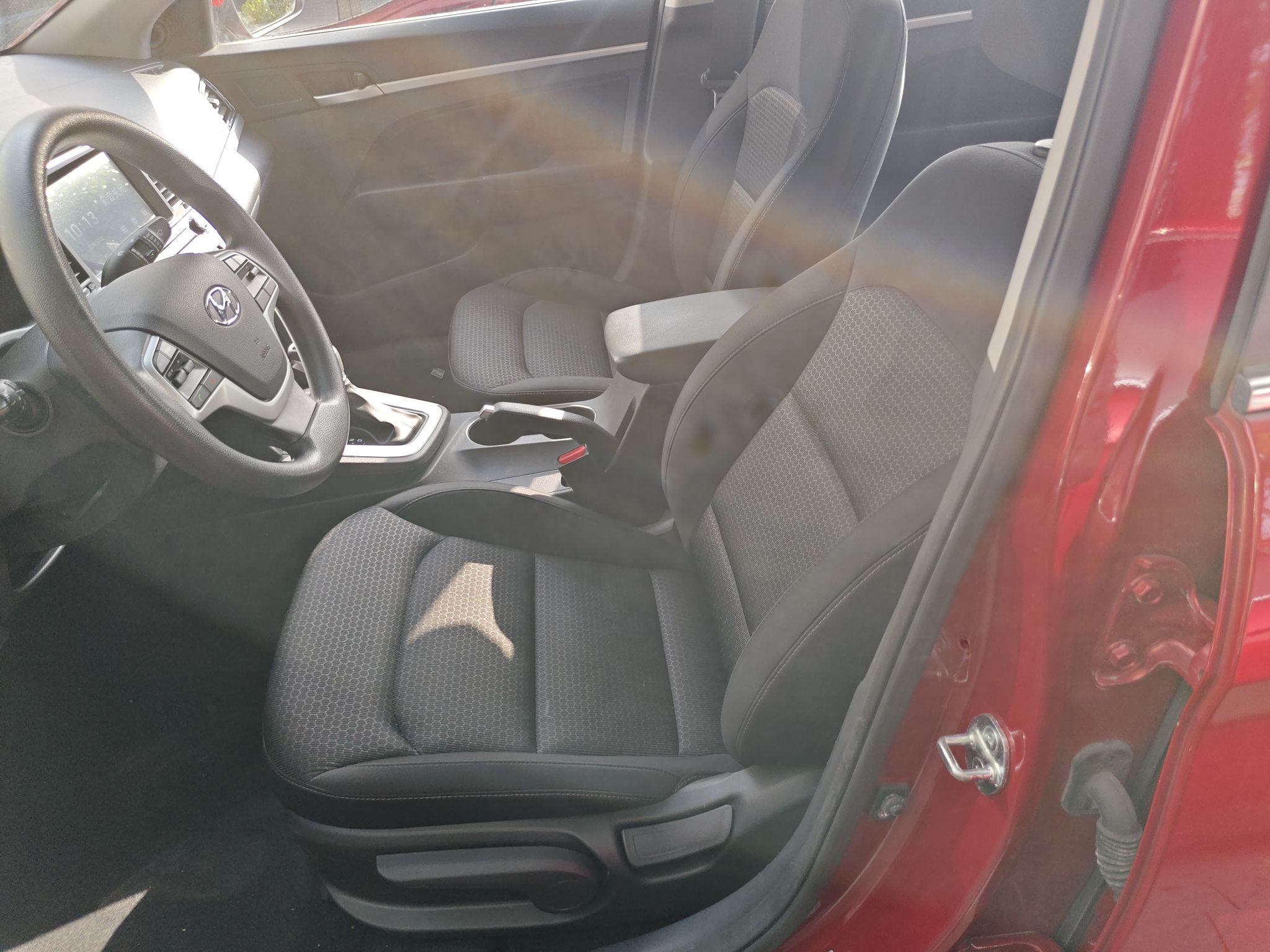 Переднее сиденье в автомобиле