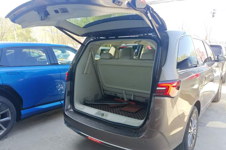 Used Buick GL8 2020 Land Business Class 652T Luxury Model
