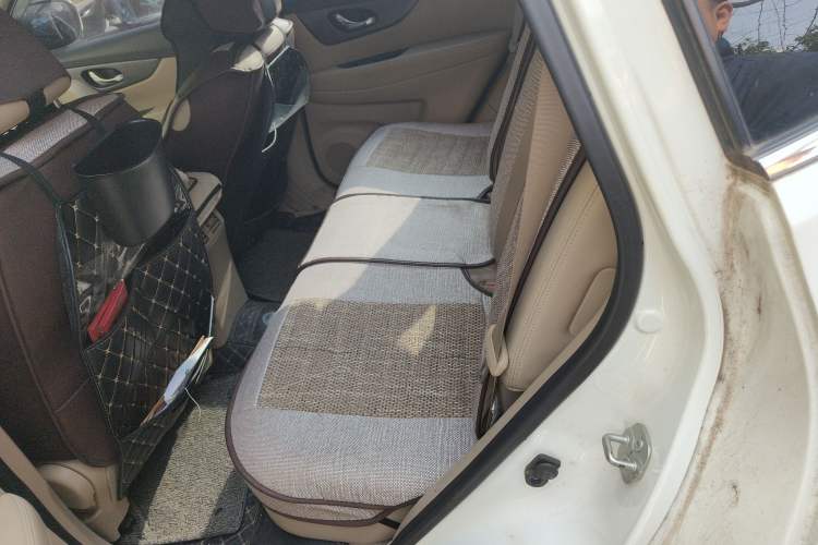 Used Nissan X-Trail 2015 2.0L CVT Comfort MAX Edition 2WD
