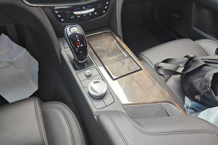 Used Cadillac CT6 2022 28T Fashion Edition Gear Lever