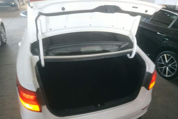 Used Kia K2 2015 Sedan 1.4L Automatic GLS