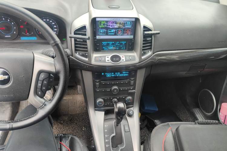 Used Chevrolet Captiva 2014 2.4L 4x4 Flagship Edition 7 Seats Audio And AC Panel