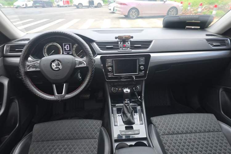 Used Skoda Superb 2018 TSI280 DSG Comfort Edition China V Standard Center Console