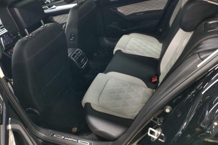 Used Volkswagen Magotan 2023 2 Million Units Commemorative Edition 330TSI DSG Luxury Version
