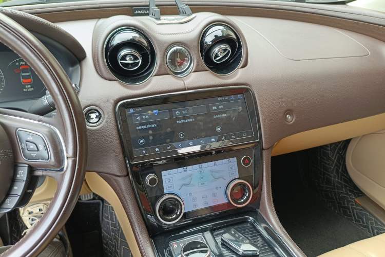 Used Jaguar XJ 2016 XJL 2.0T Two-Wheel-Drive Elegant Business Edition
