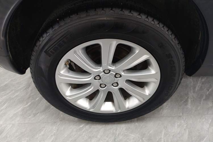 Used Land Rover Discovery Sport 2018 240 PS SE Version Exterior 5