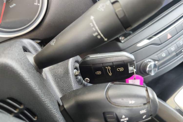 Used Peugeot 408 2014 1.8L Manual Leading Edition