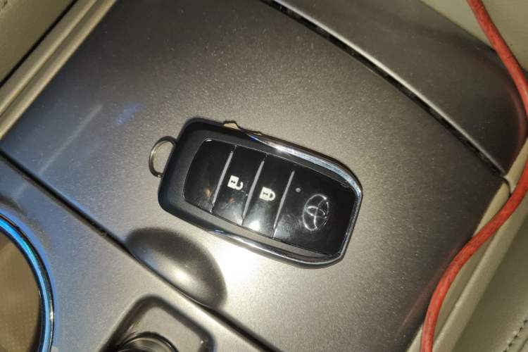 Used Toyota Highlander 2012 2.7L Two-Wheel Drive 7-Seater Luxury Edition