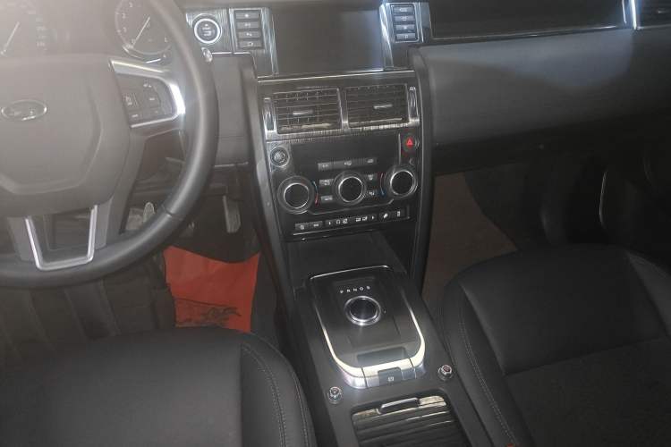 Used Land Rover Discovery Sport 2019 240 PS PURE Edition China VI Standard Audio And AC Panel