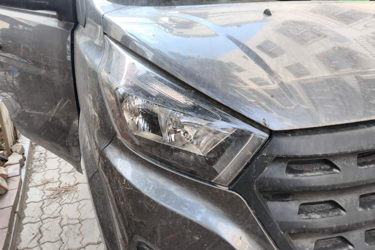 Used Jinbei Gold Hiace M Classic 2024 1.5L Engineering Lion Passenger Van 7 Seats Right Front Headlight