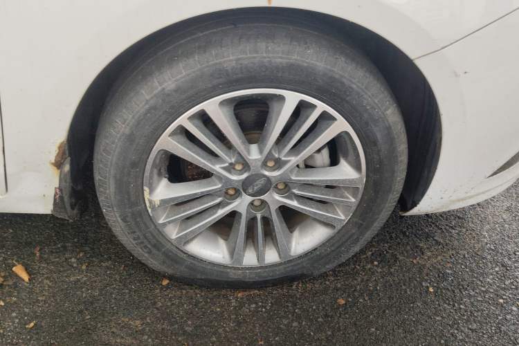 Used Chery Arrizo 7e 2016 1.6L e-Chic Edition Right Front Wheel Hub