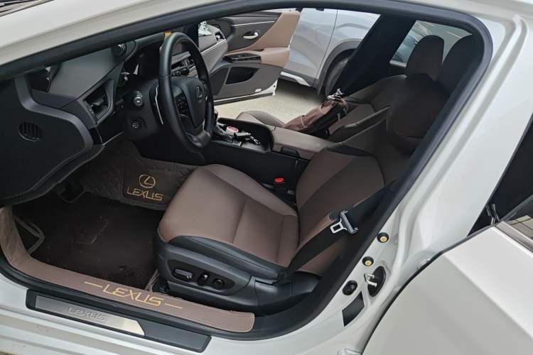 Used Lexus ES 2023 200 Excellence Edition