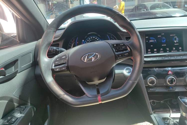 Used Hyundai Elantra (6th Generation / Lingdong) 2019 1.4T Dual-Clutch Xuan Dong · Dynamic Model Steering Wheel