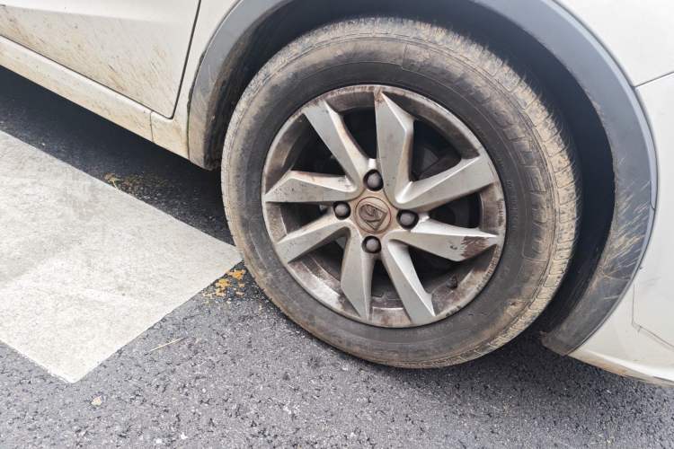 Used Baojun 310W 2017 1.5L Manual Fashion Model China V Right Front Wheel Hub