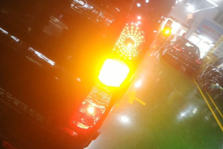 Used Dongfeng Yufeng Yufeng 2023 V9+ 2.0T Automatic Front-Drive Multi-Function Mid-Roof 7/8/9-Seater