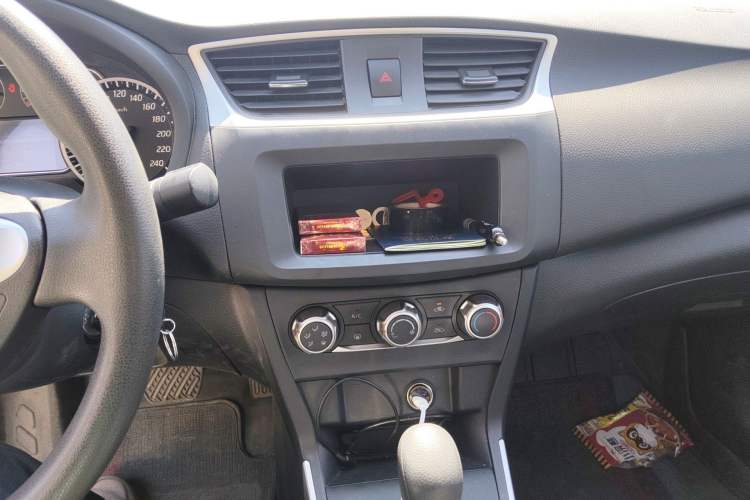 Used Nissan Sylphy 2024 Restyled Version 2 Classic 1.6XE CVT Comfort Edition Audio And AC Panel