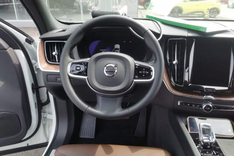 Used Volvo XC60 2025 B5 Four-Wheel Drive Smart & Advanced Luxury Edition Steering Wheel